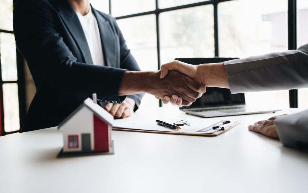 The Benefits of Working With a Commercial Real Estate Broker - Yemen Sound